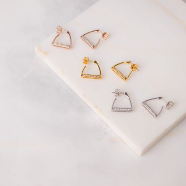 ΑΣΗΜΕΝΙΑ ΣΚΟΥΛΑΡΙΚΙΑ ΑΝΑΒΟΛΕΙΣ ΜΕ ΛΕΥΚΑ ΖΙΡΓΚΟΝ